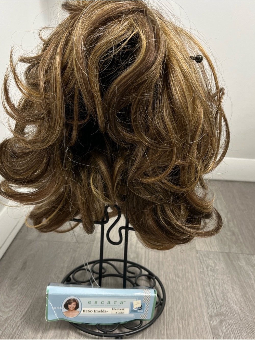 Bobbi Boss Escara Wig B260 Imelda Harvest gold new